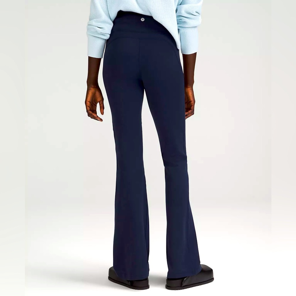 NWT LuLuLemon Groove Super-High-Rise Flared Pant Nulu in True Navy